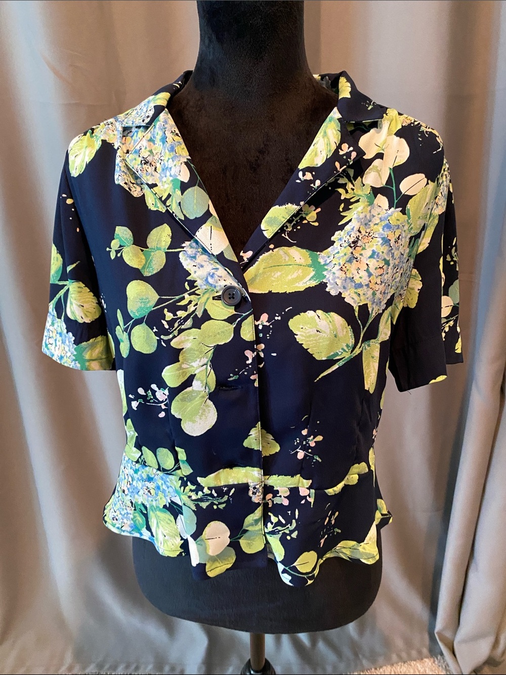 LC Lauren Conrad Navy Floral Short-Sleeve Button Front Blouse